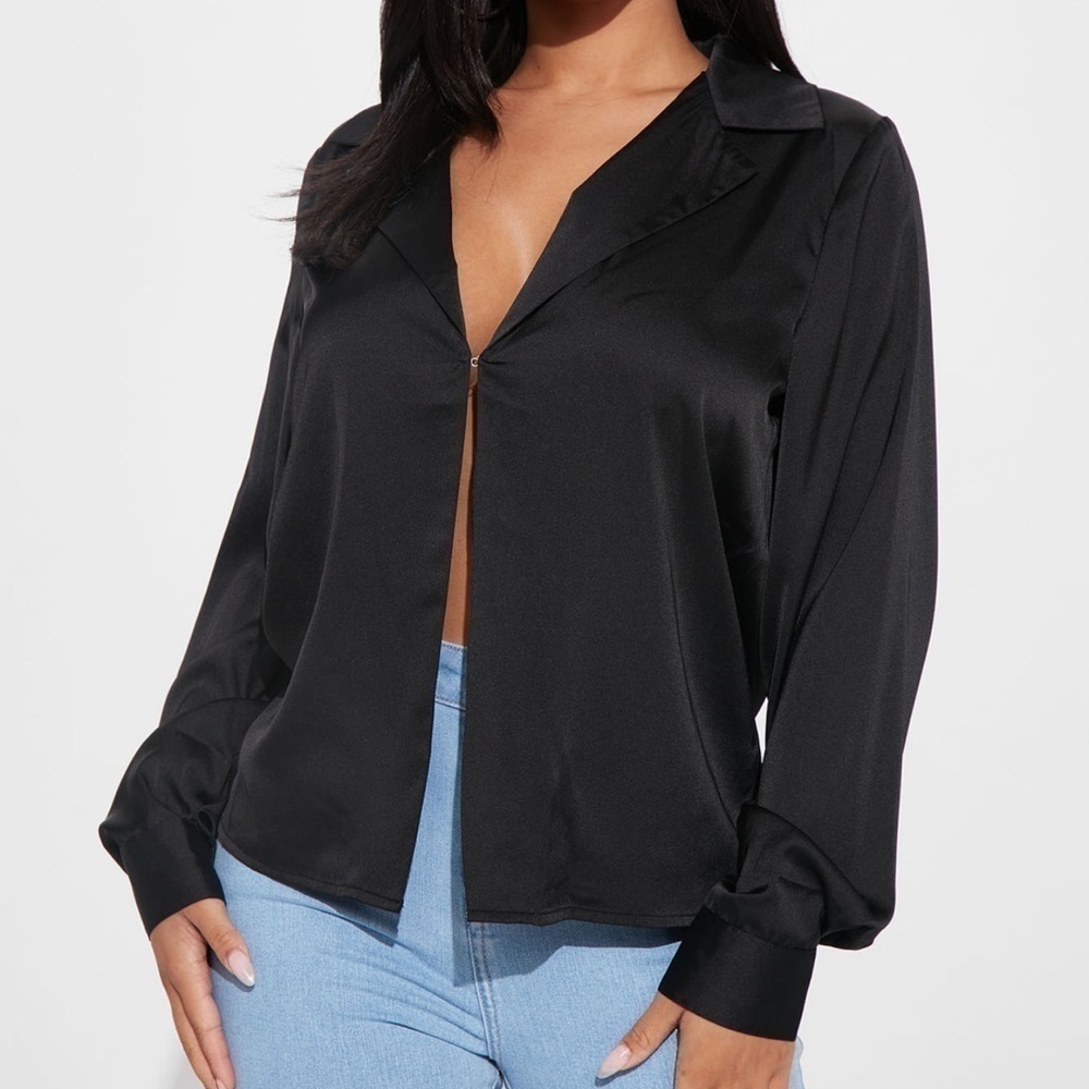 BIN#36 0054 - FASHION NOVA Women’s Small Black Satin Longsleeve Top